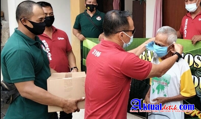 Kasdim 1619/Tabanan Bersama "Senapati" Bali Bagikan 50 Paket Sembako Kepada Masyarakat