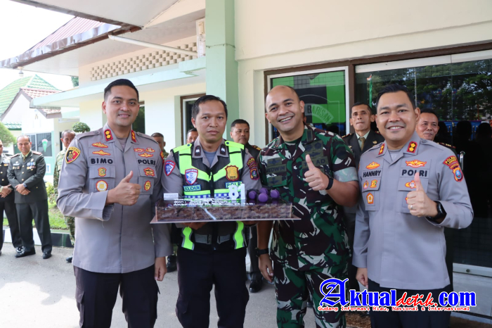 Kapolres Binjai dan Kapolres Langkat Berikan Surprise HUT TNI ke-81, Perkuat Sinergitas TNI-Polri