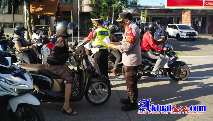 Masih Berlanjut Pemeriksaan dan Penyekatan PPKM Darurat di Polres Gianyar
