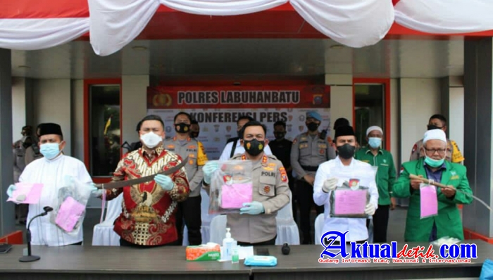 Kapolda Sumut Pimpin Konferensi Pers Kasus Pembunuhan Ketua MUI Labura