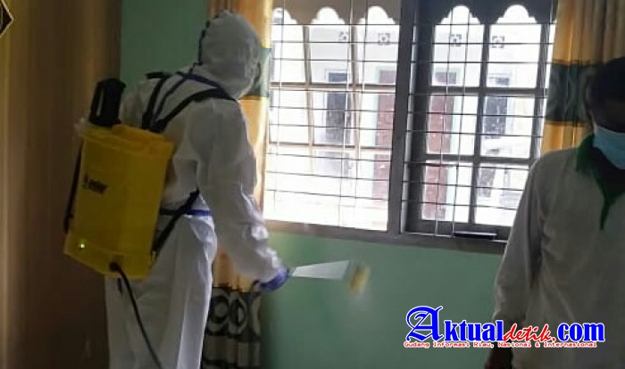 Percepatan Penanganan Covid19, Polsek Tenayan Raya Lakukan Penyemprotan Cairan Disinfektan