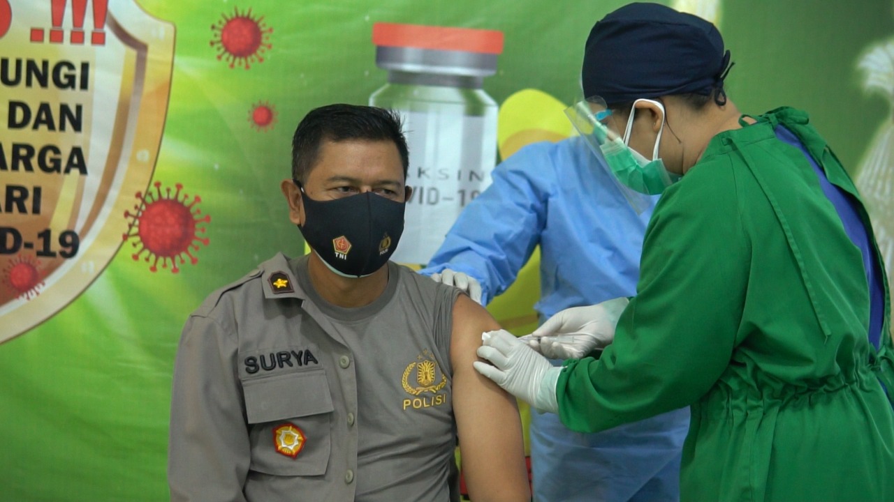 Kapolres Klungkung Bersama Forkopimda Kab.Klungkung Menjalani Vaksinasi Covid-19 Tahap 2