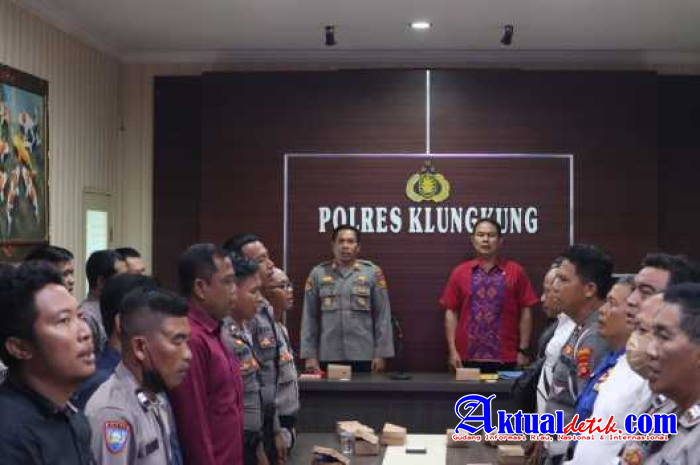 Bidkum Polda Bali Gelar Sosialisasi dan Penyuluhan Hukum Kepada Personel Polres Klungkung