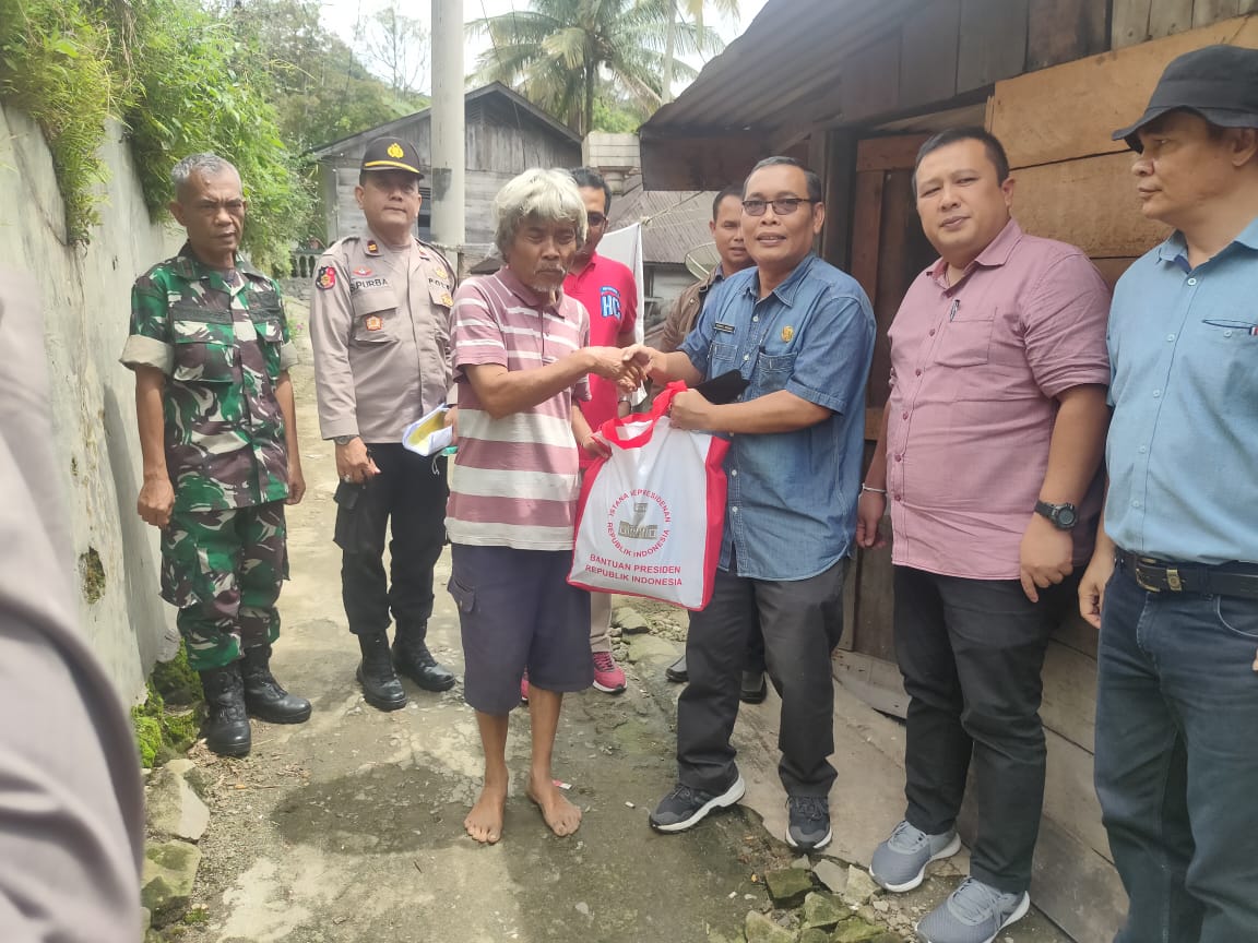 Tiga Pilar Kabupaten Taput Salurkan 2000 Paket Bantuan Presiden kepada Korban Bencana Gempa