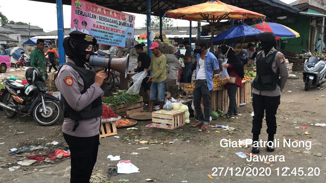 Melalui Patroli, Polwan Polda Banten Tekan Penyebaran Covid-19 di Pasar Rau
