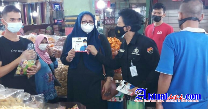 Himbau Larangan Mudik, Bidhumas Polda Riau Bagikan Brosur