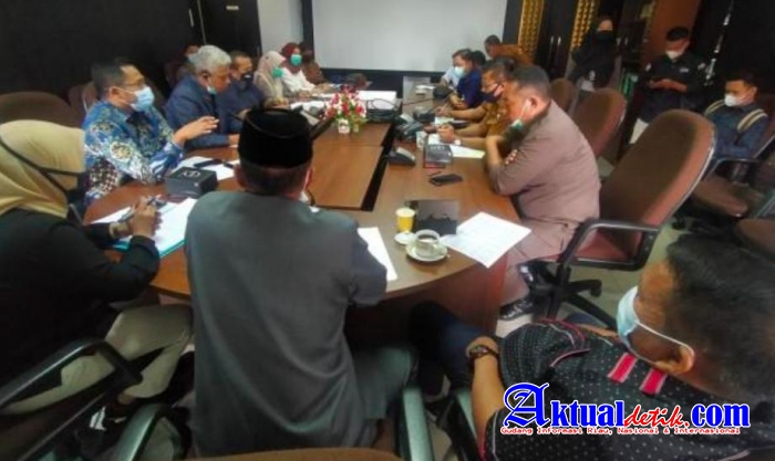 Komisi II DPRD Pekanbaru, Panggil Pimpinan Indomaret Dan Alfamart, Berujung Soal CSR