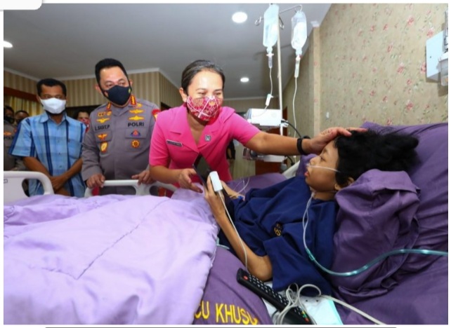 Kapolri Penuhi janjinya dan Jenguk Sinta Aulia Anak yang Sakit Tumor Kaki