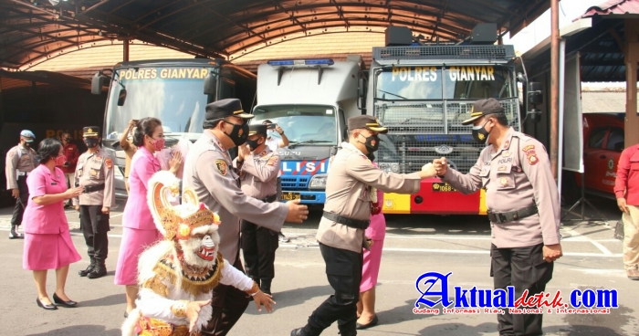 Tarian Hanoman Warnai Penerimaan dan Pelepasan Kapolres Gianyar