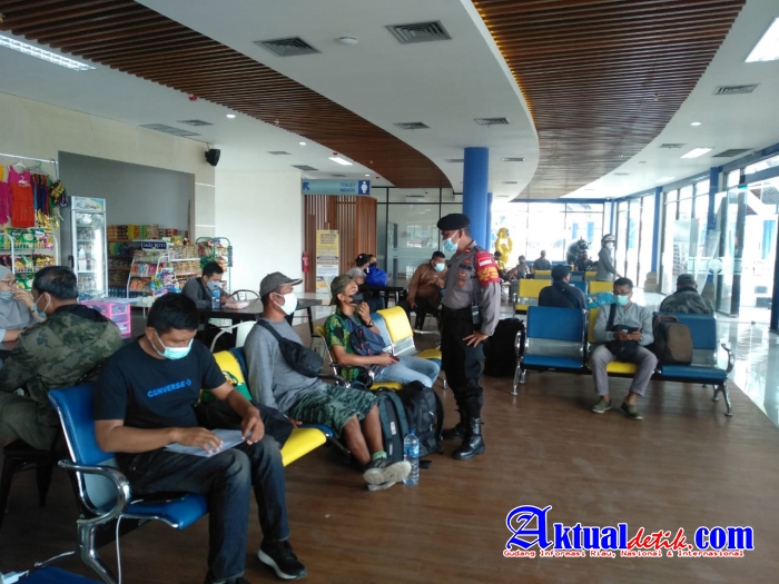 Polsek Mengwi Laksanakan Pemantauan PPKM Level 3 di Terminal Tipe A Mengwi