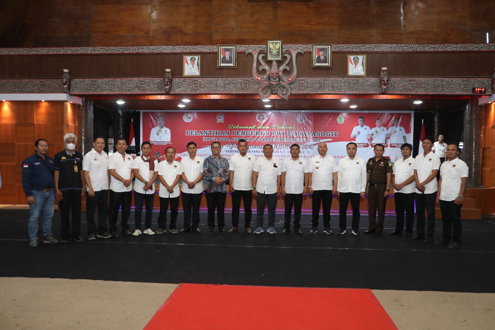 Hadiri Pelantikan Pengurus PWI Bonapasogit, Nikson Nababan Dukung Wartawan Miliki Kompetensi.