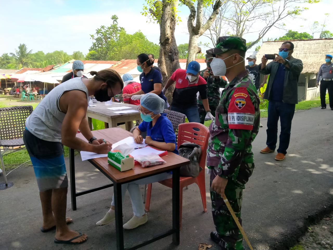 Dandim Tabanan Pimpin Pendisiplinan Protokol Kesehatan di Pantai Kedungu