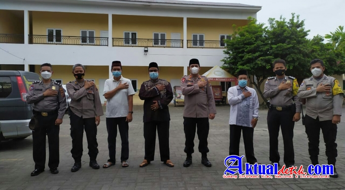 Kapolsek Medan Helvetia Halal Bihalal Dengan Mendatangi Ketua MUI H.Damri Tambunan