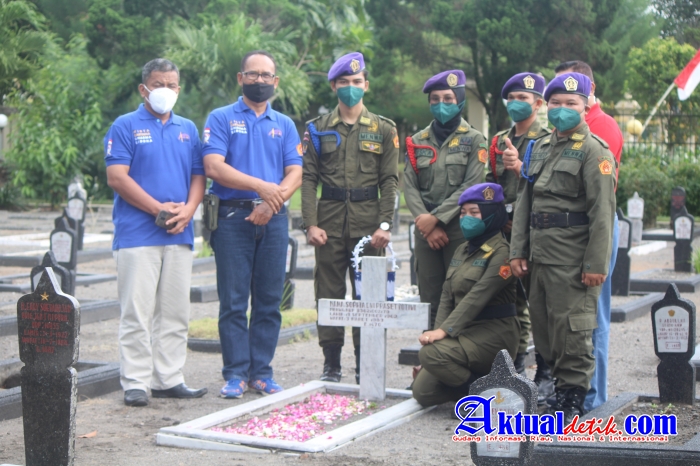 Menwa Dewantara Bersama LVRI Menggelar Baksos Dan Ziarah Ke Makam Kusuma Nagara Yogyakarta 