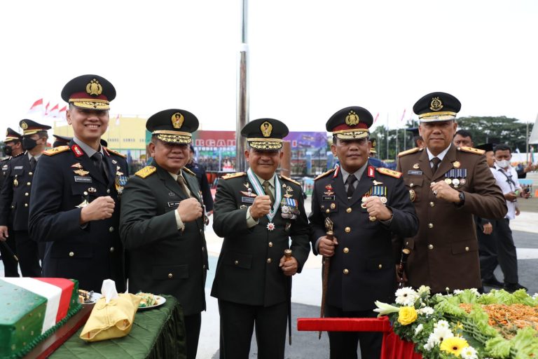 Hadiri HUT TNI ke 77, Kapolda Sumut, Semoga TNI-Polri Semakin Kompak dan Solid