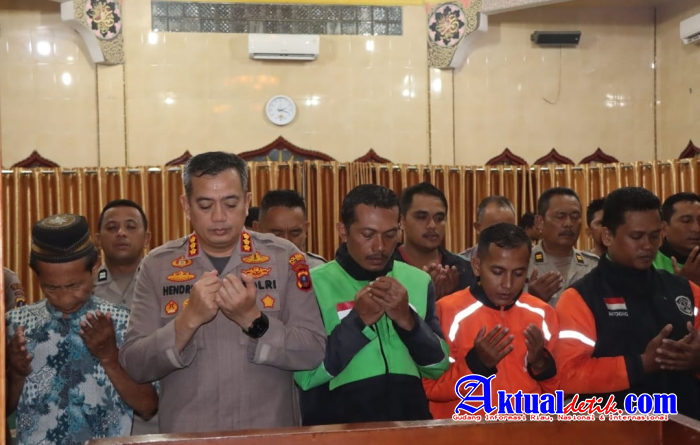 Polresta Deli Serdang Bersama Komunitas Ojol Sholat Ghaib Doakan Pengemudi Ojol Alm Affan Kurniawan