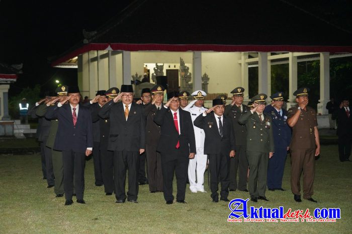 Apel Kehormatan dan Renungan Suci di TMP Pancaka Tirta