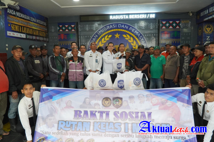 Rutan Kelas I Medan Bagikan 50 Paket Bansos kepada Tukang Becak