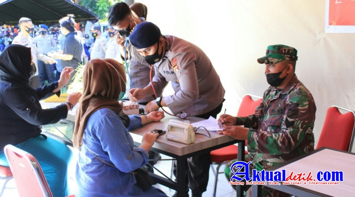Satuan Brimob Polda Gorontalo Gelar Vaksinasi Gratis Bagi Masyarakat