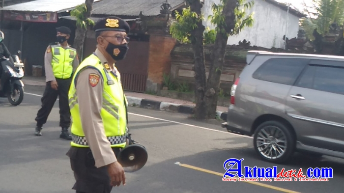 Ingatkan Pengendara Taat Prokes, Polsek Blahbatuh Giatkan Razia dan Himbauan