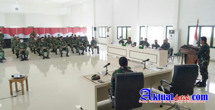 Prajurit Korem 045/Gaya Menerima Sosialisasi Bidang Intelijen Dan Teknologi
