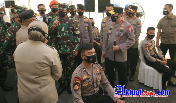 Panglima TNI Dan KAPOLRI Tinjau Langsung Pelaksanaan Vaksinasi Prajurit Di Polda Kepri