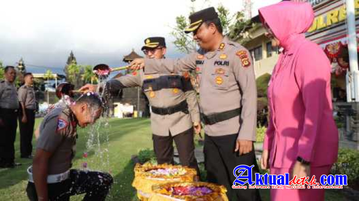 42 Personel Polresta Denpasar Naik Pangkat