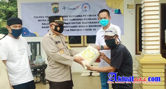 Keren! Polres Pangkalpinang Bersama Mitra Perusahaan PT Timah Lanjutkan Bagikan Sembako Gratis
