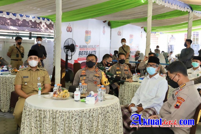 Kapolda Jateng Berikan Bantuan Sembako Dari Alumni Akpol 97 Ke Ponpes Ari Kaliwungu