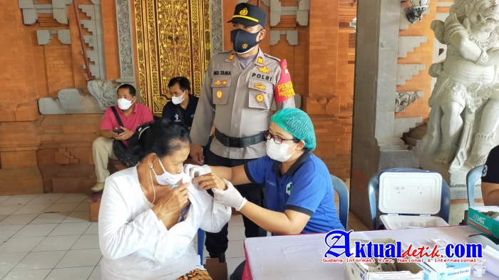 Genjot Vaksinasi Nasional, Polsek Ubud Bersama Puskesmas Ubud I dan II Gelar Gerai Vaksin Presisi