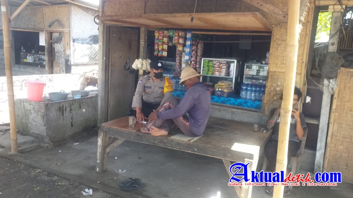 Berikan Rasa Aman, Bhabinkamtibmas Desa Gelgel Sambangi Warganya Sampaikan Imbauan Kamtibmas