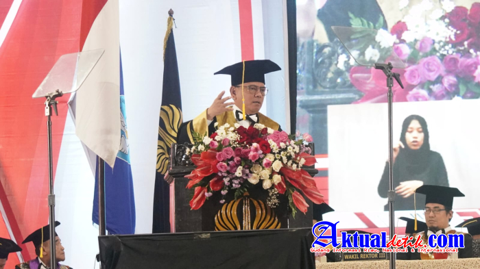 Sekjen Kemenkumham Terima Doktor Honoris Causa dari UNESA