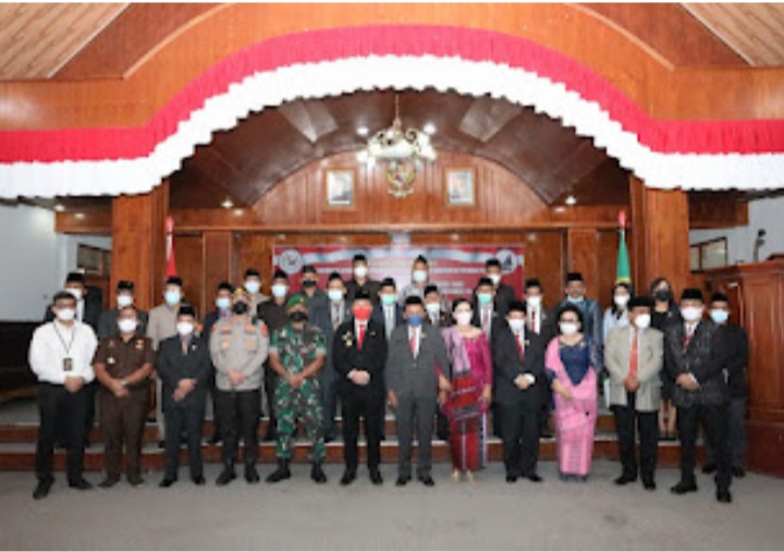Bupati Taput Menghadiri Pelantikan PAW Anggota DPRD Tapanuli Utara.