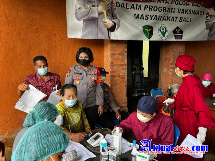Gelar Gerai Vaksin Masyarakat Umum, Polsek Tampaksiring Gandeng Puskesmas Tampaksiring Satu