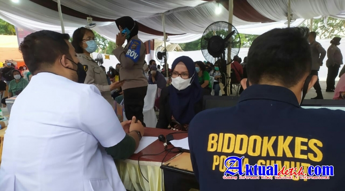 Polsek Medan Helvetia Laksanakan Vaksinasi Covid - 19 Massal, Target 450 Warga