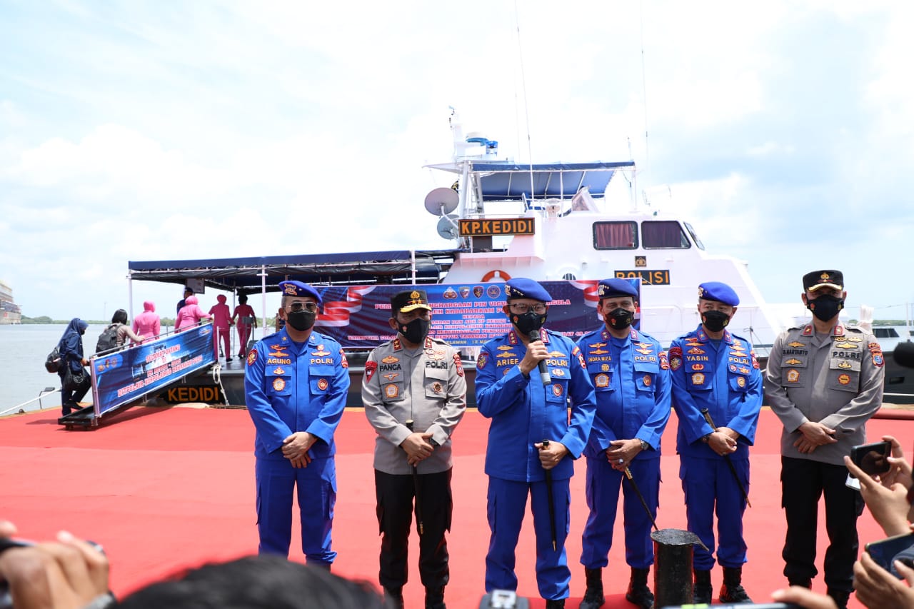 Kabaharkam Polri Berikan Penghargaan Kepada Personel Ungkap Kasus Narkoba