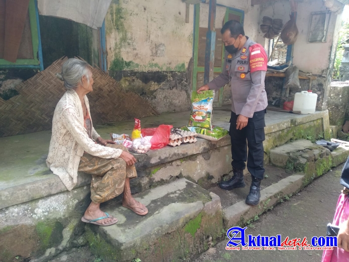 Bekerjasama Dengan Komunitas Senang Hati, Kapolsek Bebandem Salurkan Bantuan Sembako