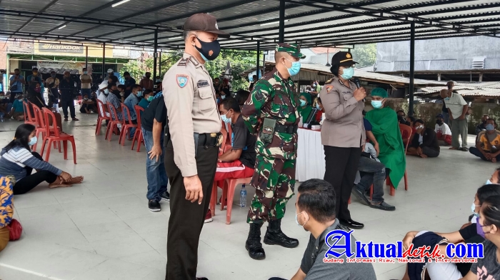 Polres Gianyar Kawal Vaksinasi Massal di GOR