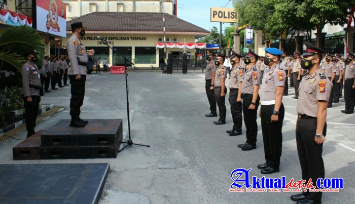 Kapolresta Pekanbaru Pimpin Upacara Kenaikan Pangkat 69 Personil