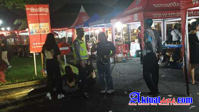 Personil Polsek Denpasar Timur (Dentim) Melaksanakan Pengamanan Konser Musik