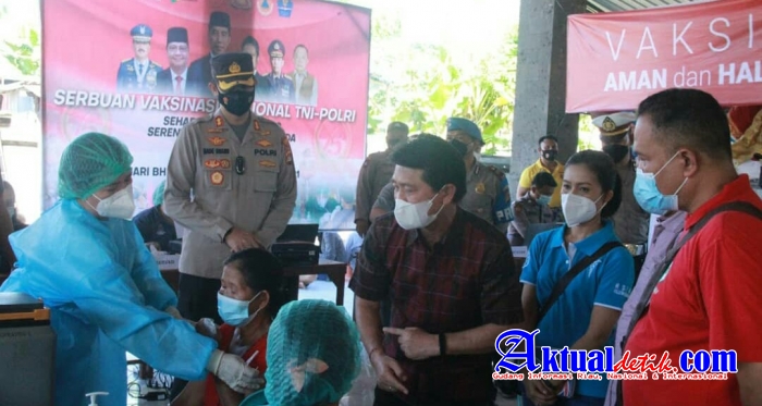 Polres Klungkung Lakukan Serbuan Vaksinasi Nasional Sehari 1 Juta Secara Serentak