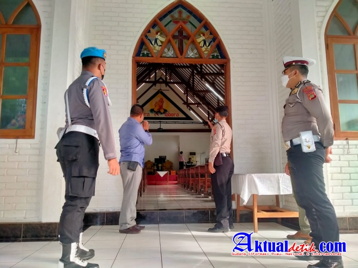Polres Karangasem Gelar Patroli dan Pengamanan Ibadah Umat Kristiani di Beberapa Gereja