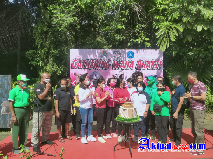 Persit Kartika Chandra Kirana Cab. XXXV Kodim 1616/Gianyar, Hadiri Kegiatan Gheting Warna Bhakti