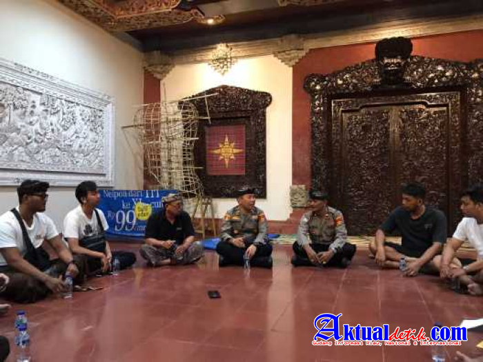 Polri Dukung Kegiatan Positif Pemuda Banjar Untuk Menunjukan Kreatifitas Dengan Ogoh - Ogoh