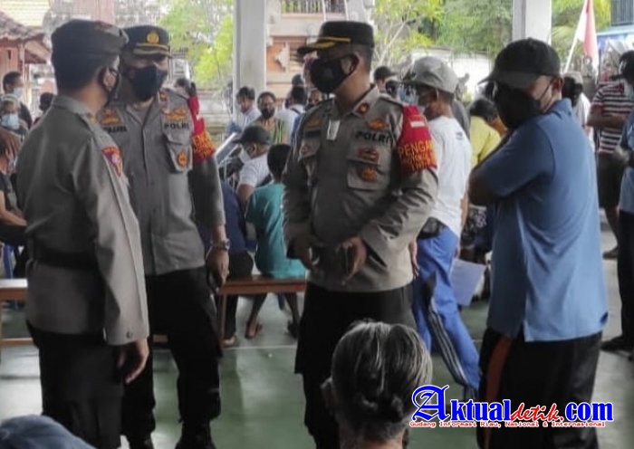 Antusiasme Para Lansia Dalam Gerai Vaksin Presisi di Desa Serongga Gianyar