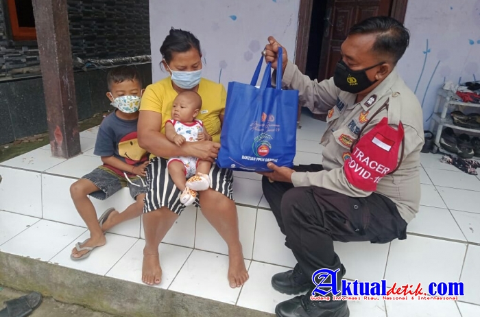 Melalui Bhabinkamtibmas, Polres Klungkung Kembali Salurkan Paket Sembako