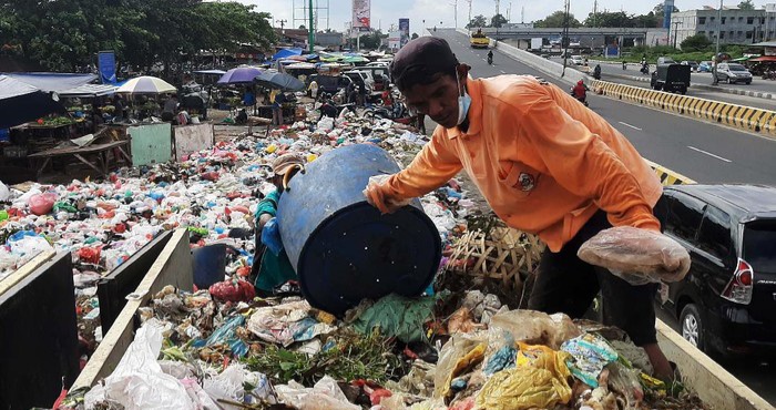 Sampah Semakin Menumpuk, Walikota Pekanbaru Perintahkan Jangan Tunggu Proses Lelang Berakhir