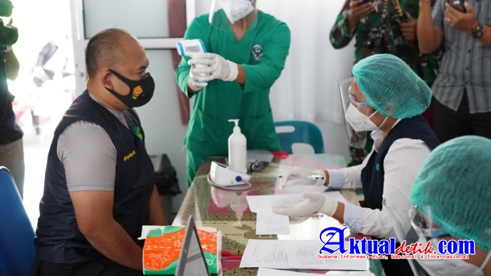 Kapolres AKBP Agus Waluyo Ikuti Vaksinasi di Simalungun