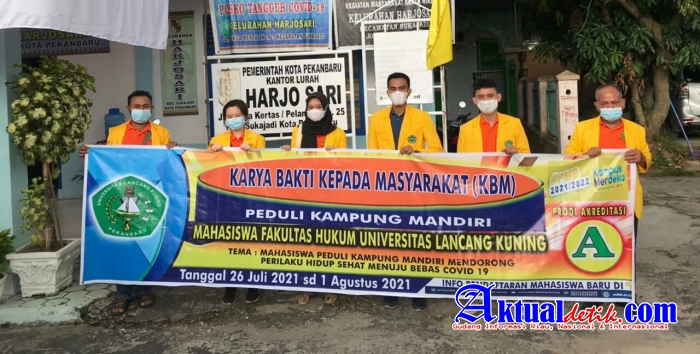 Mahasiswa Fakultas Hukum Unilak Lakukan Penyemprotan Disinfektan di Masjid