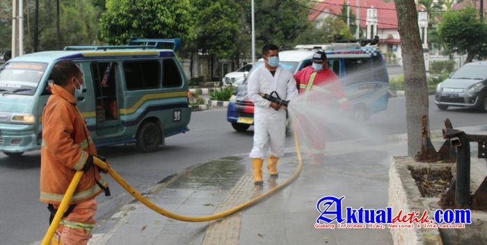Polres Pematang Siantar Laksanakan Penyemprotan Disinfektan Untuk Keselamatan dari Virus Covid 19